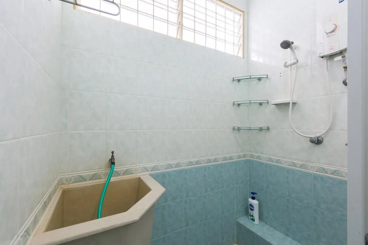 10 Penang Homestay@Usm@Qbay Mall@4 Bedrooms 10Pax Gelugor 0*,