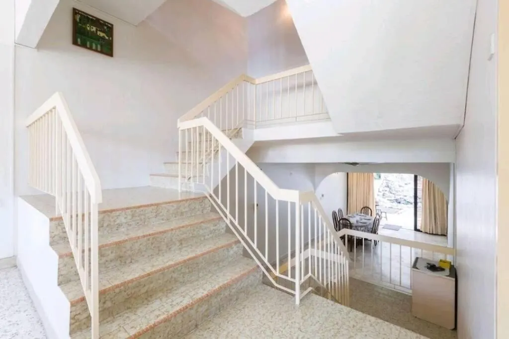 10 Penang Homestay@Usm@Qbay Mall@4 Bedrooms 10Pax Gelugor