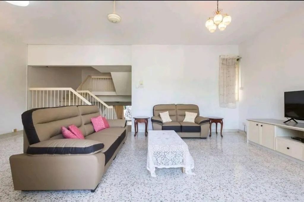 10 Penang Homestay@Usm@Qbay Mall@4 Bedrooms 10Pax 겔루고르