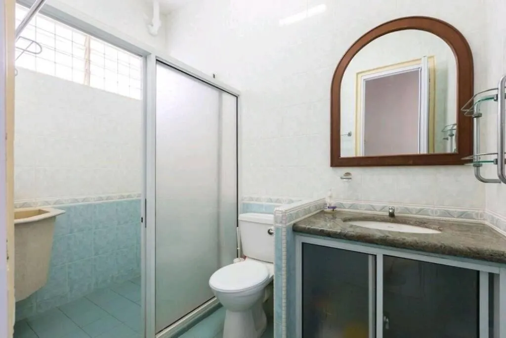 10 Penang Homestay@Usm@Qbay Mall@4 Bedrooms 10Pax 겔루고르